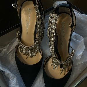 Betsy’s Johnson Luxurious crystal strapped black heels 🥂